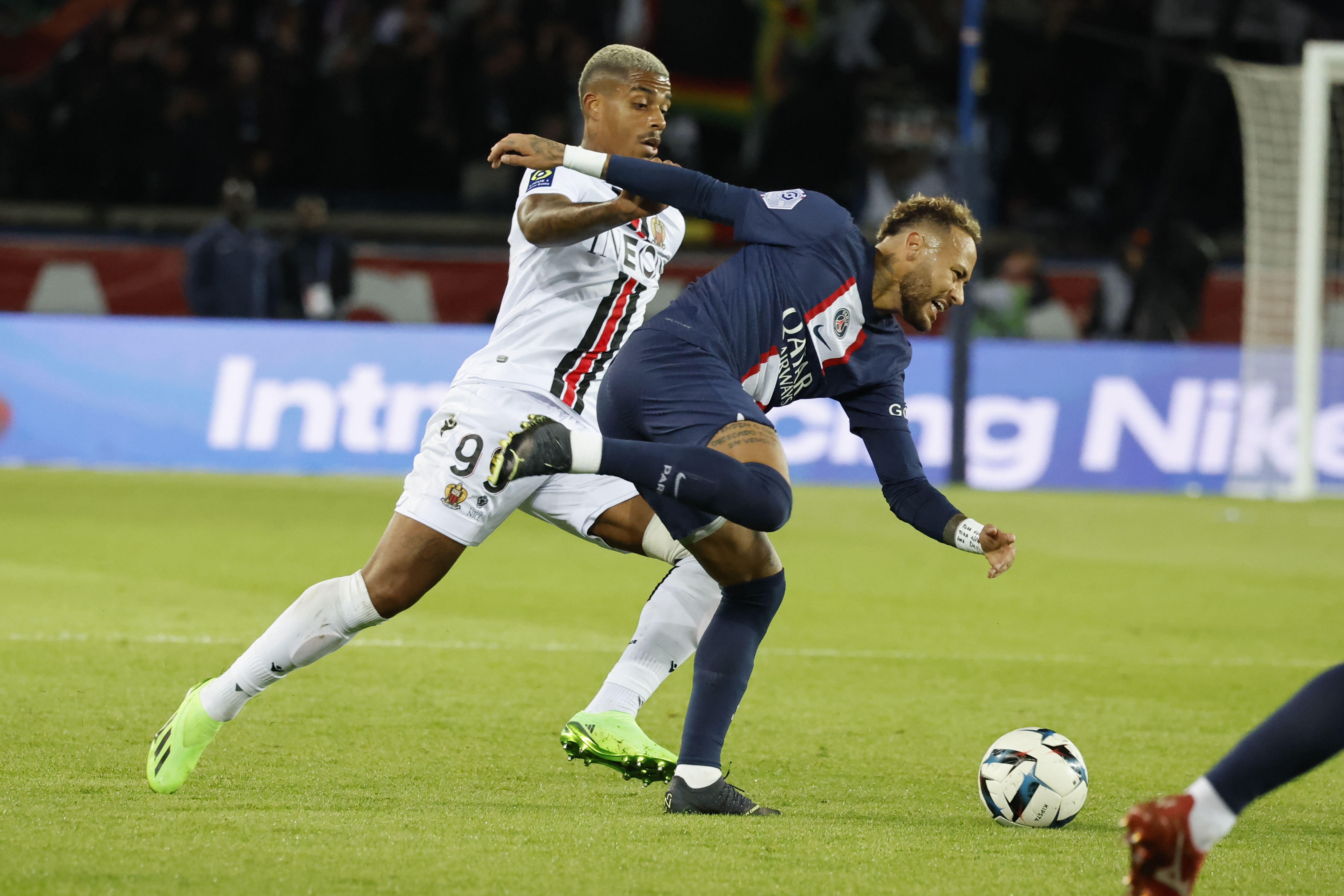 队友热情拥 队友热情拥